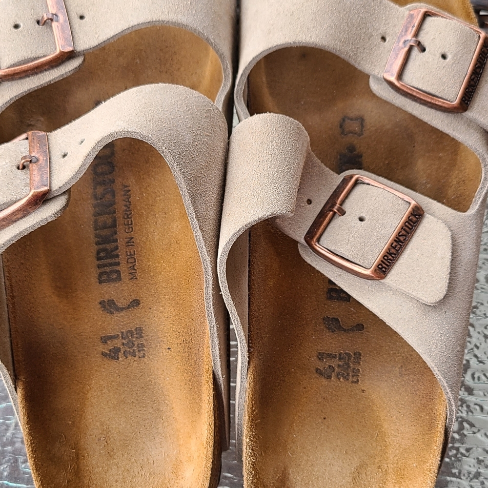Like new,  Birkenstock Arizona Size 41 (10)ladies, Taupe color, suede leather